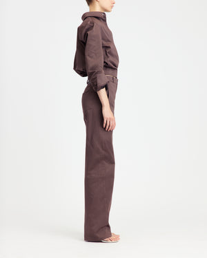 16Arlington Jolie jacket in nocciola cotton sateen, featuring a cropped silhouette with a cinched waist, plunging neckline and pointed collar with ruched sleeves and contrast leather buckle. This jacket brings signature tailoring to elevated daytime and evening looks from a luxury British designer brand. - side view