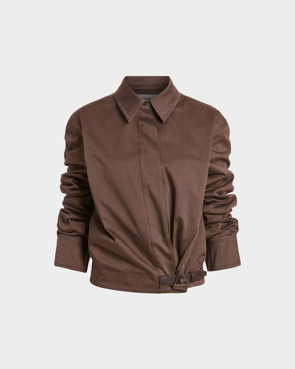 16Arlington Jolie jacket in nocciola cotton sateen, featuring a cropped silhouette with a cinched waist, plunging neckline and pointed collar with ruched sleeves and contrast leather buckle. This jacket brings signature tailoring to elevated daytime and evening looks from a luxury British designer brand.