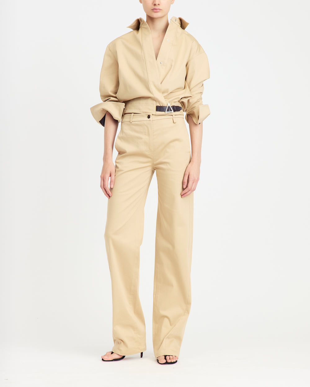 16Arlington Jolie jacket in sand-coloured cotton sateen, featuring a cropped silhouette with a cinched waist, plunging neckline and pointed collar with ruched sleeves and contrast leather buckle. This jacket brings signature tailoring to elevated daytime and evening looks from a luxury British designer brand.